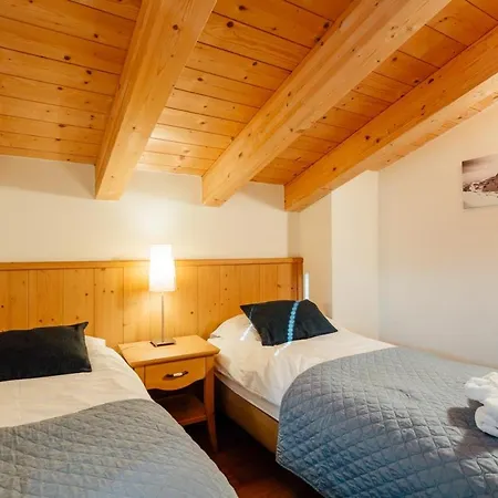 Alexander By Monicare Apartman